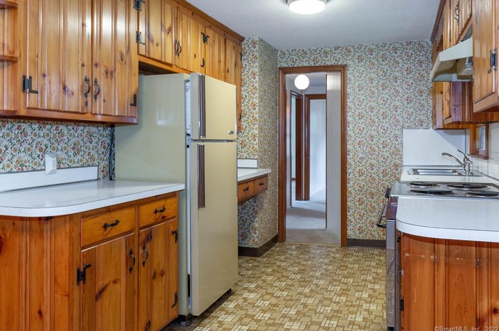 10 Evergreen Rd, Avon, CT 06001-3424