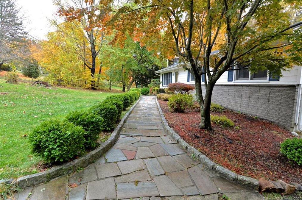 144 Walnut Tree Hill Rd, Huntington, CT 06484