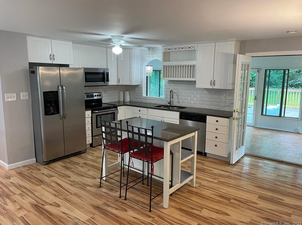 350 Russo Dr, New Haven, CT 06518