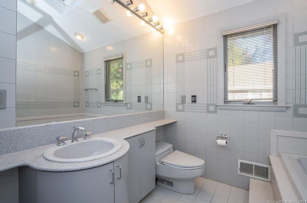 29 Cascade Rd, Hartford CT 06117-2005 exterior