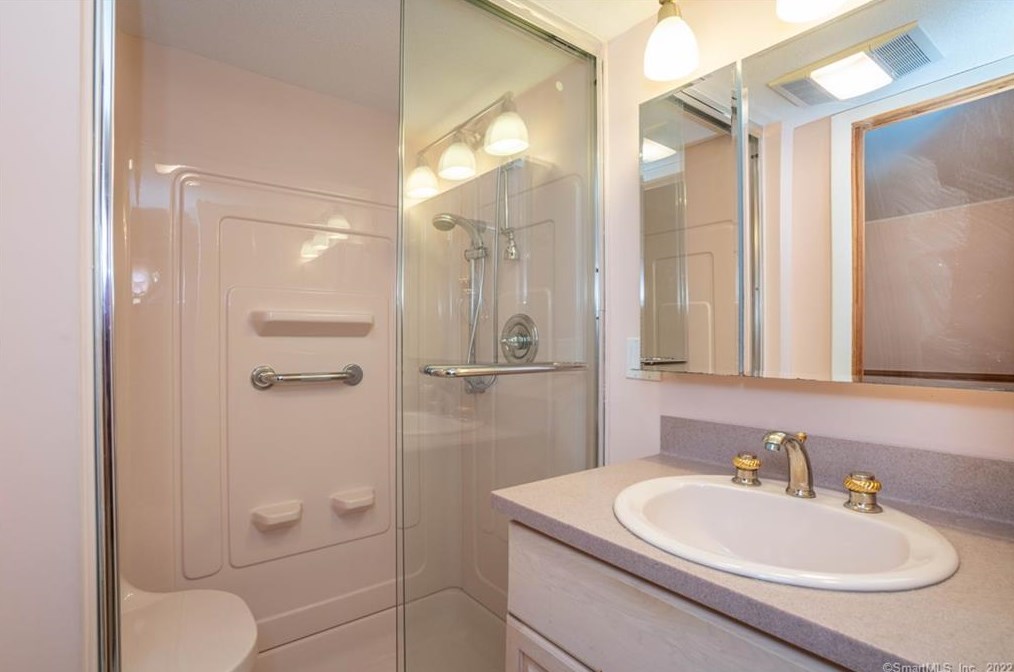 29 Cascade Rd, Hartford CT 06117-2005 exterior