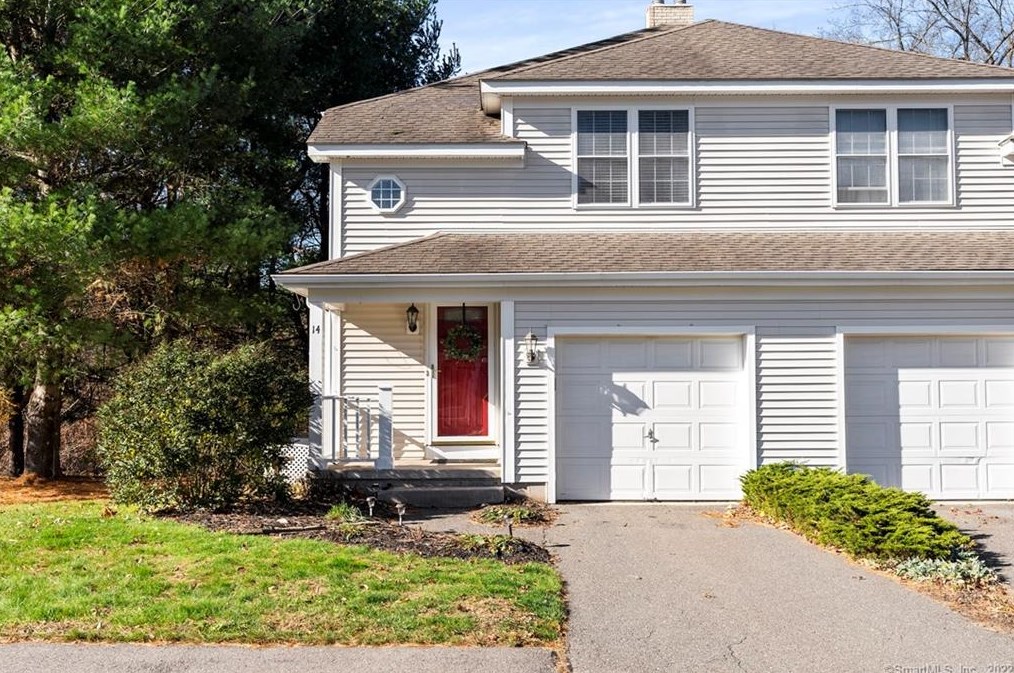 14 Lantern Ct #104, Farmington, CT 06032