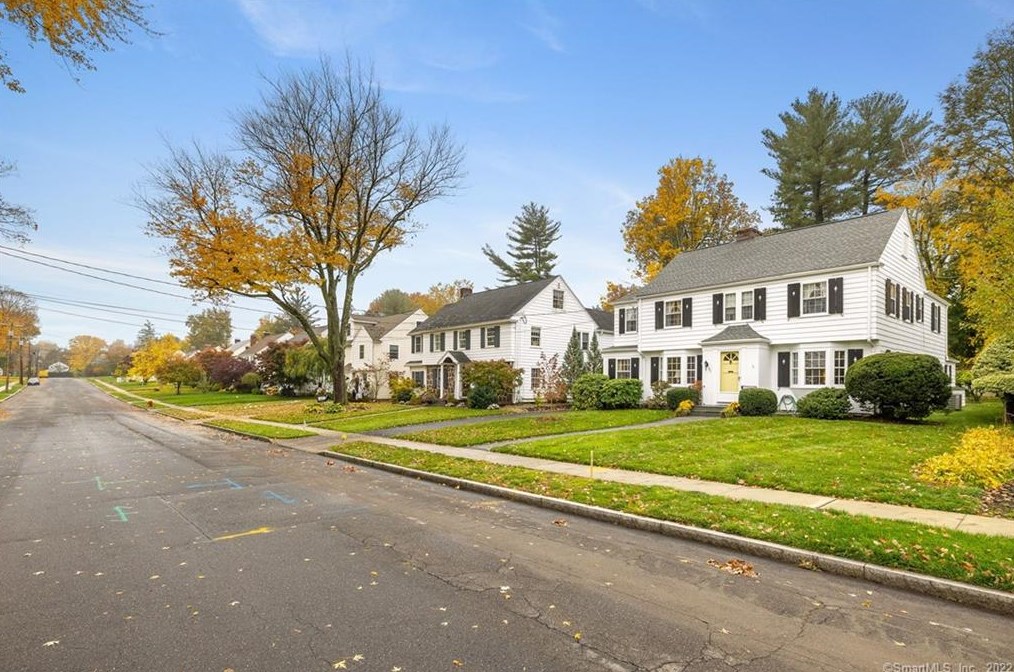 107 Garfield Rd, Hartford, CT 06107-2909
