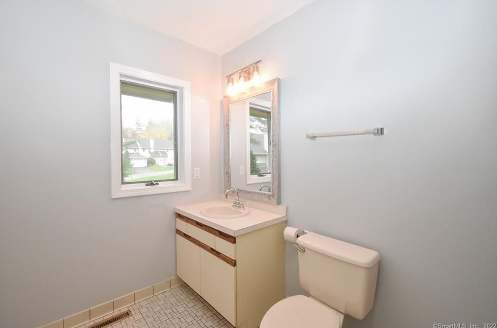272 Alewife Ln, Suffield CT  06078-1957 exterior