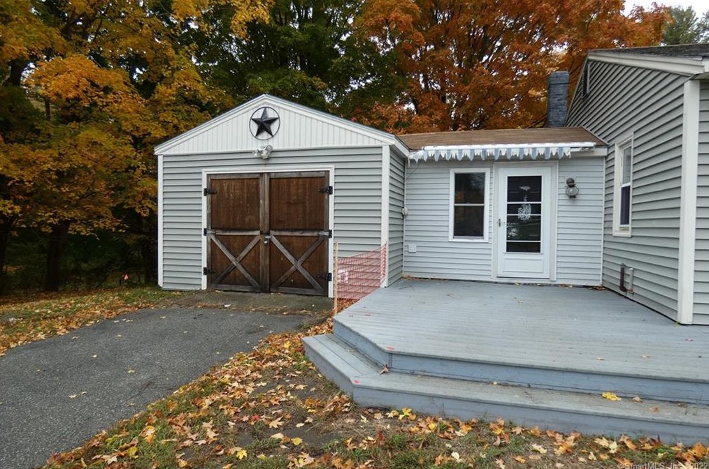 543 N Main St, Moosup, CT 06354