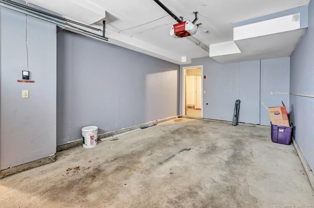 15 Crest St, New Haven CT  06516-2691 exterior