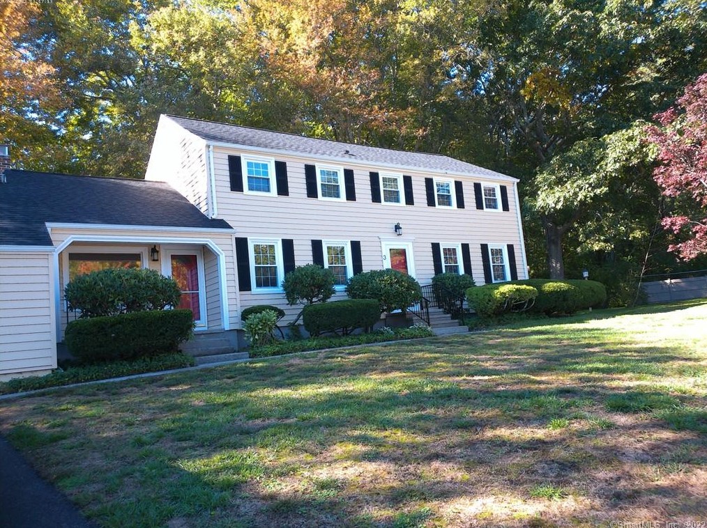 3 Cross Dr, Waterford, CT 06385