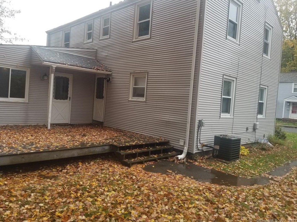14 Higbie Dr, Hartford, CT 06108