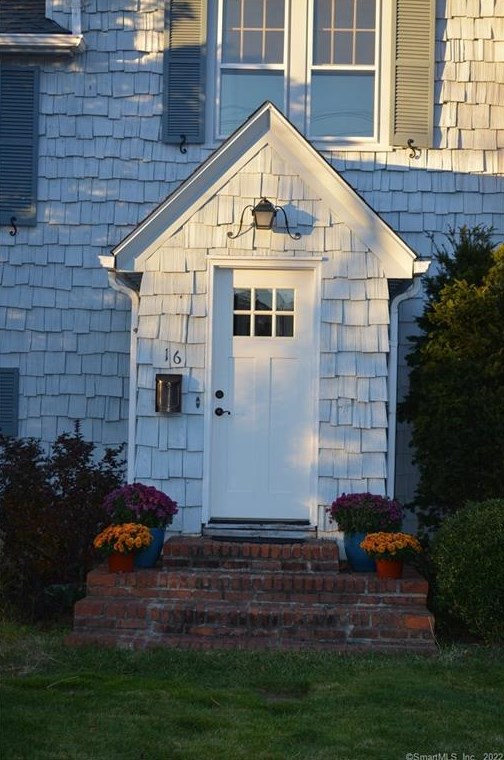 16 Tobey Ave, Windsor, CT 06095