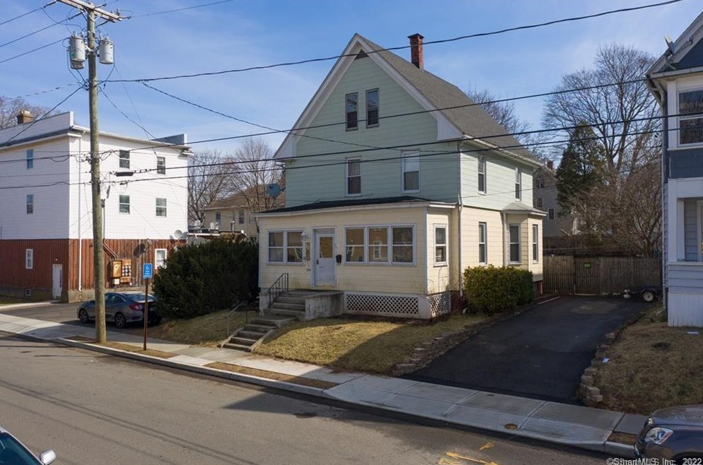 73 Newton St, Meriden CT  06450-4414 exterior