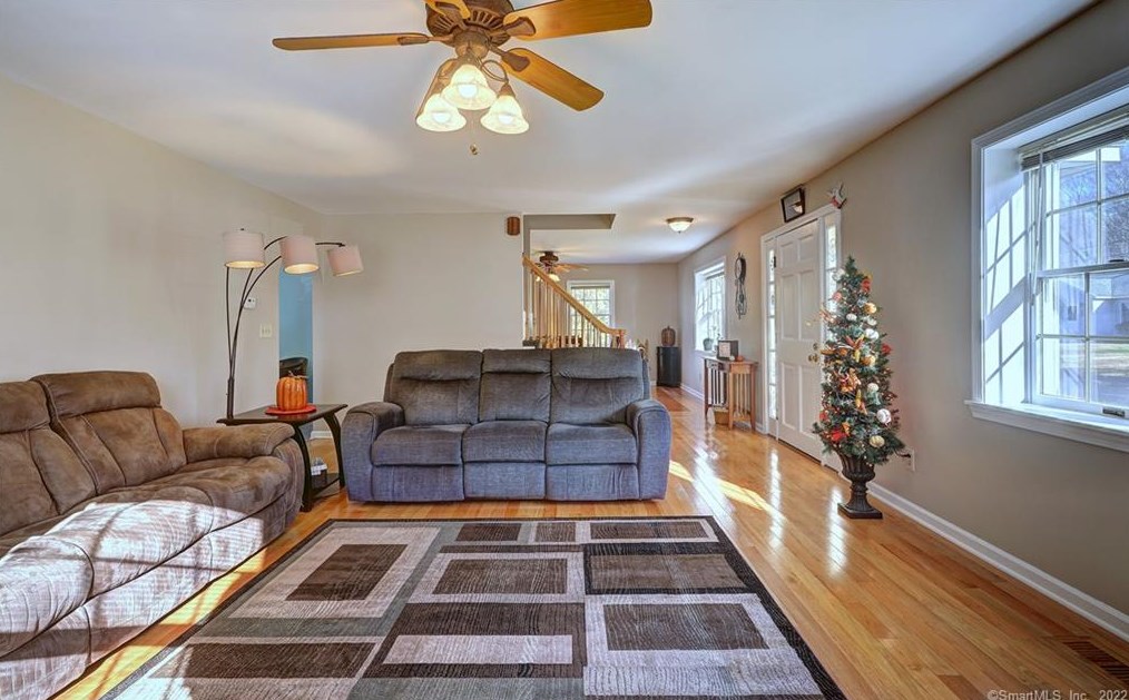 35 Waverly Terrace, Huntington, CT 06484