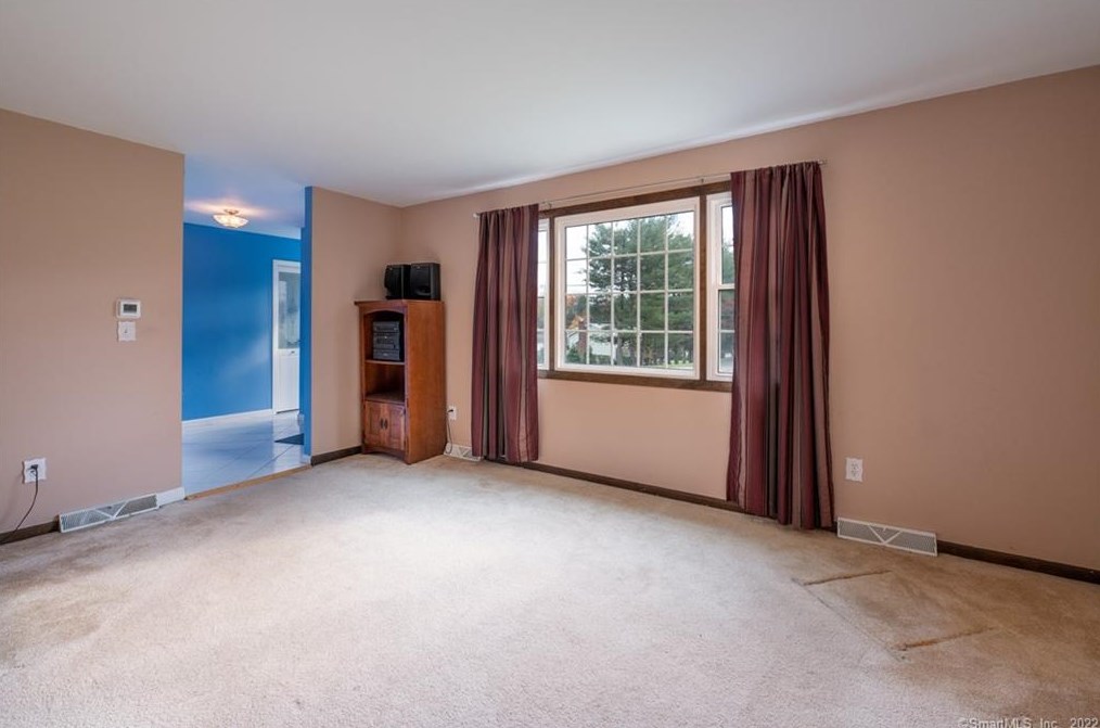 15 Independence Ln, North Haven, CT 06473
