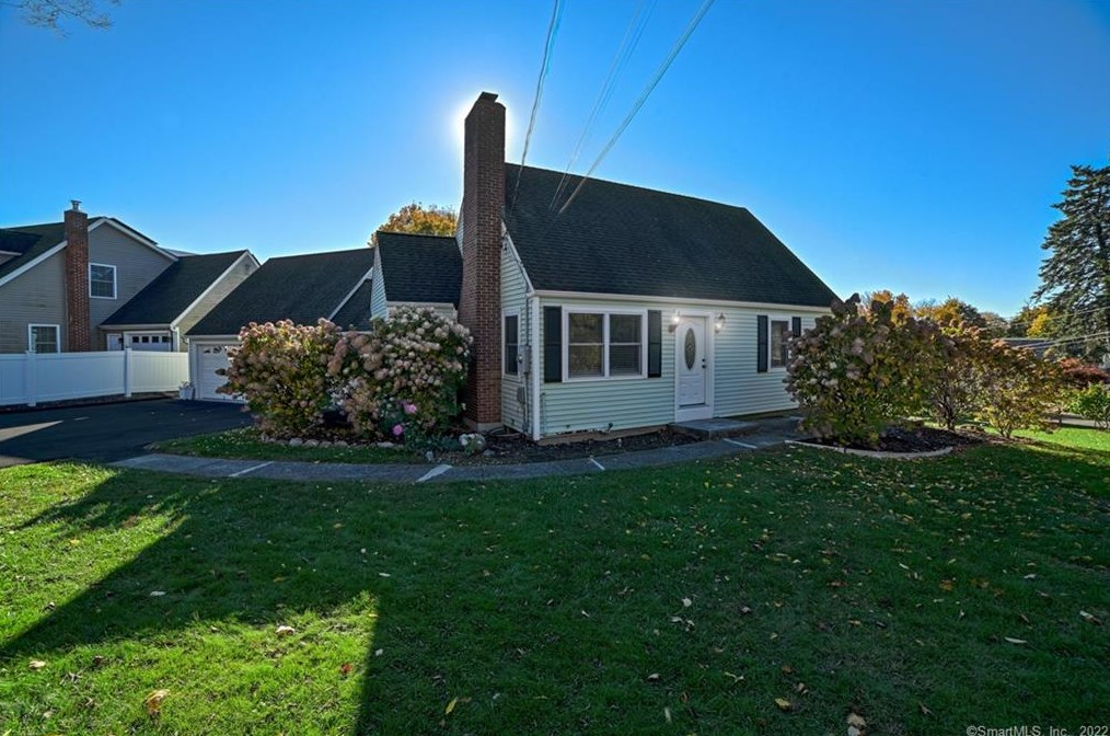 18 Skyline Dr, Danbury, CT 06810-7014