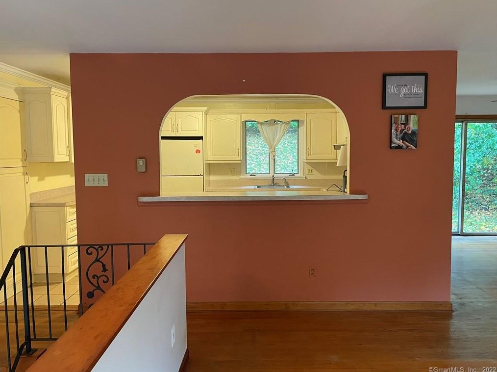 112 Shelton Ave, Huntington, CT 06484