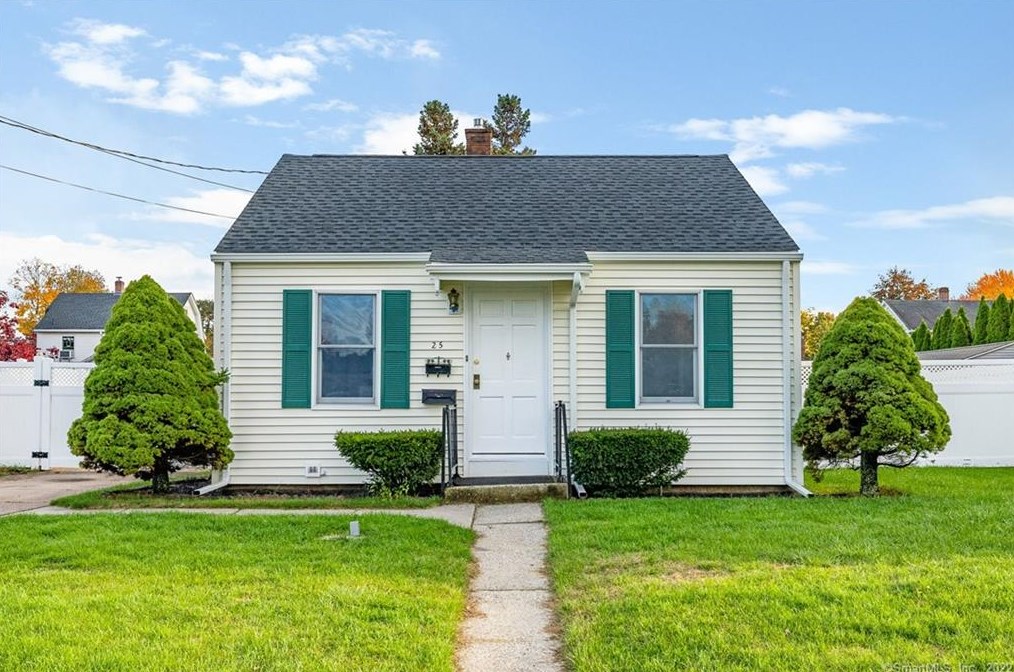 25 Sunny Reach Dr, Hartford, CT 06118