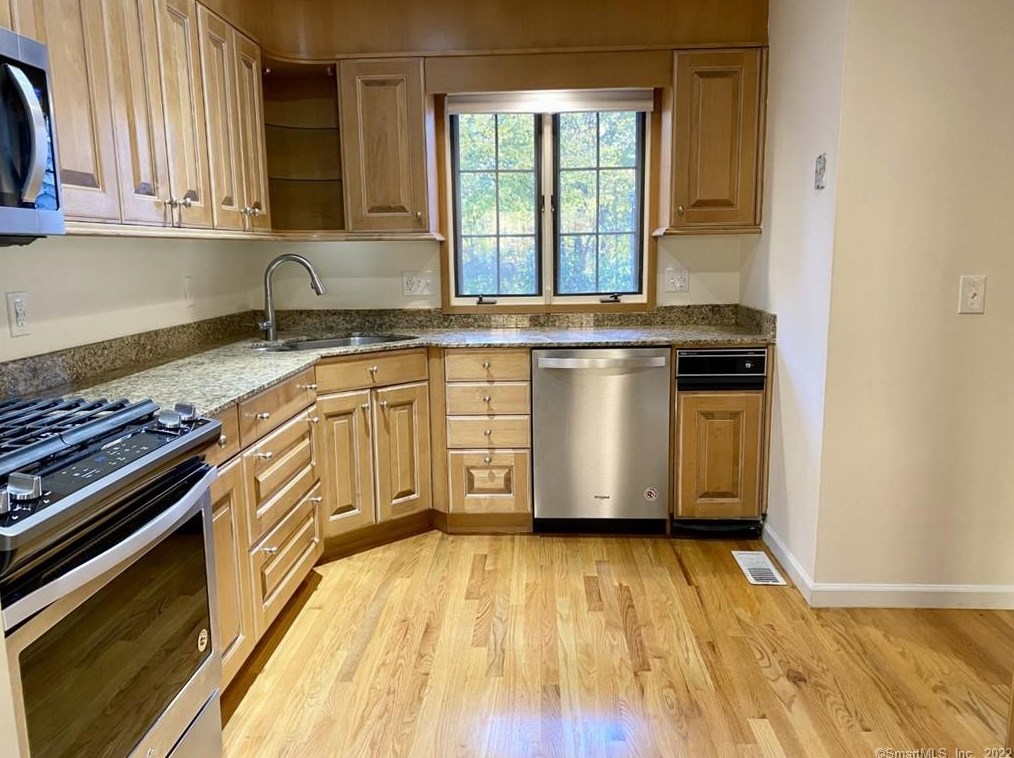 35 Quarry Village Rd Unit 35, Cheshire, CT