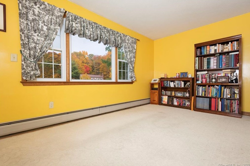 7 Carriage House Dr, Danbury, CT 06810