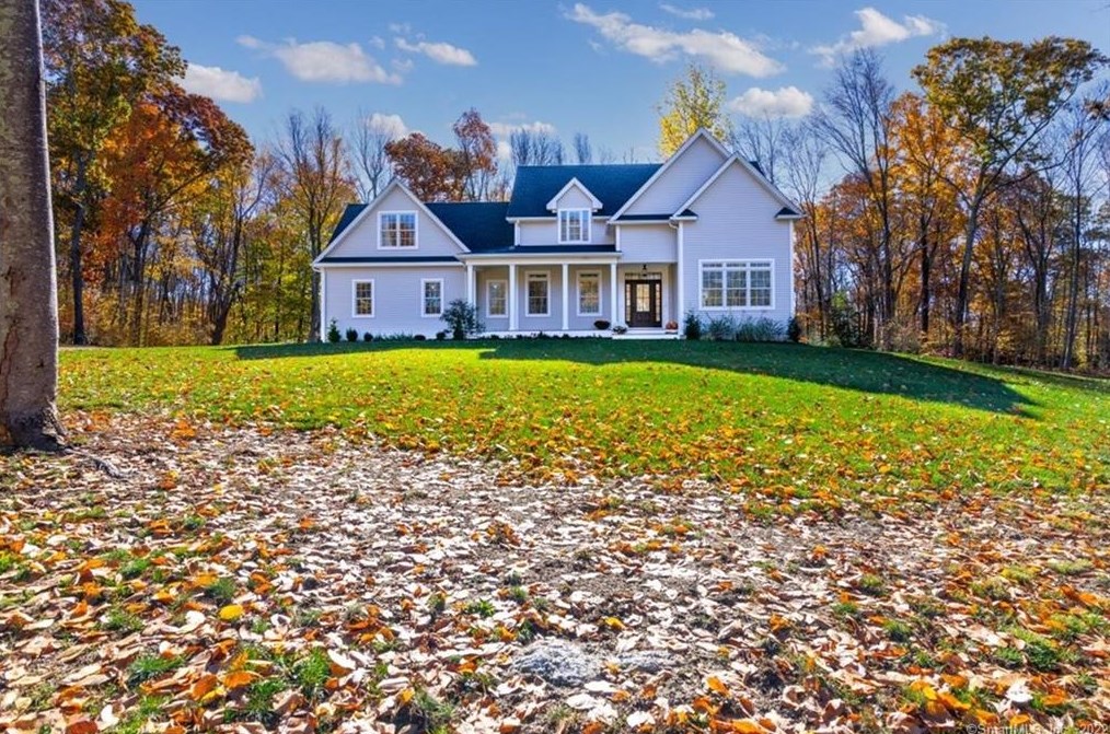 12 Daniel Dr, Colchester, CT 06415