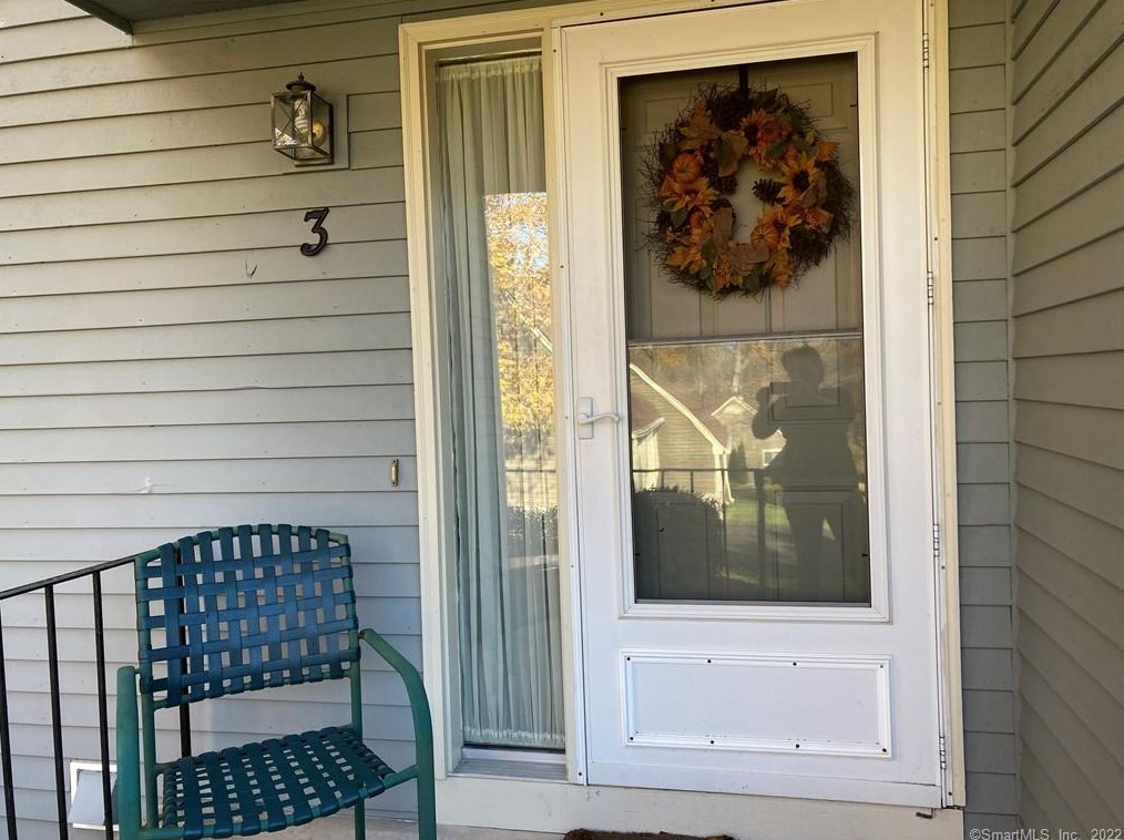 3 Quail Dr, Simsbury, CT 06081-9670