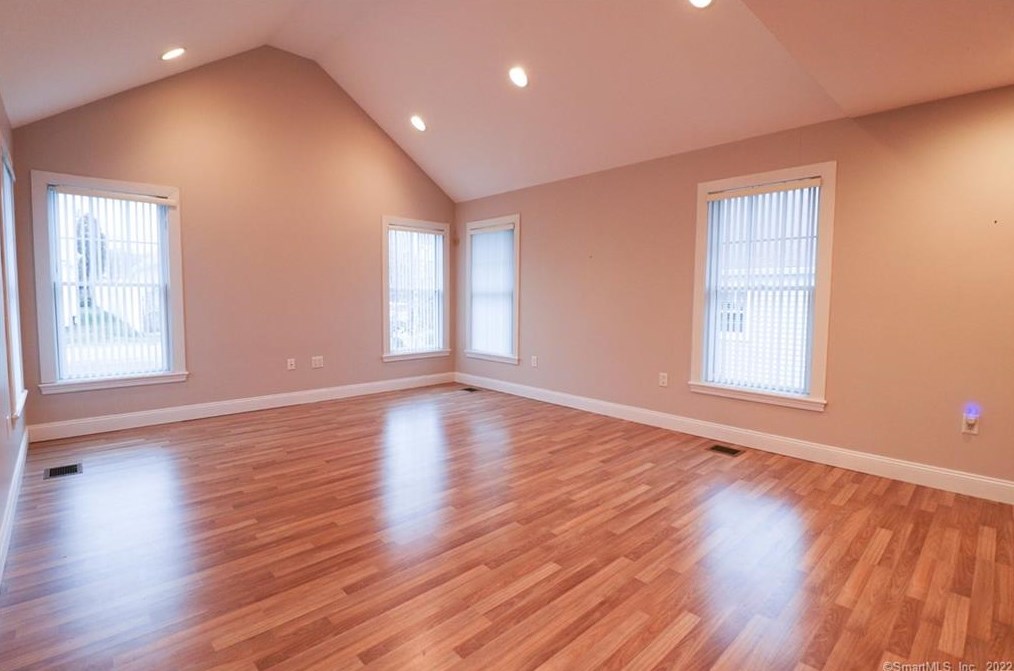 40 Whitecap Rd, Niantic, CT 06357