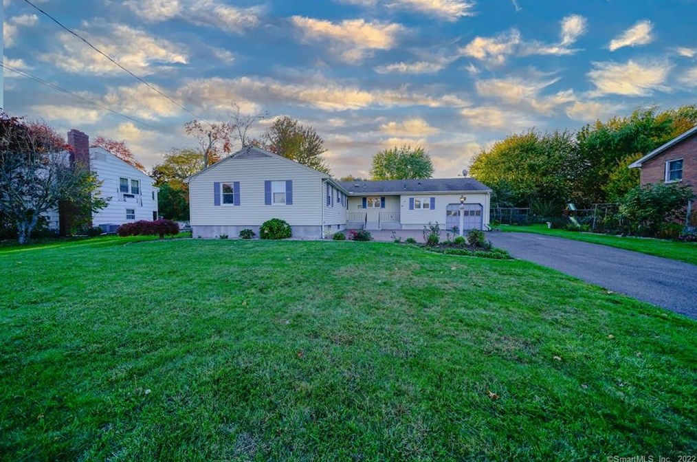 59 Ridge Crest Cir, Hartford, CT 06109 exterior