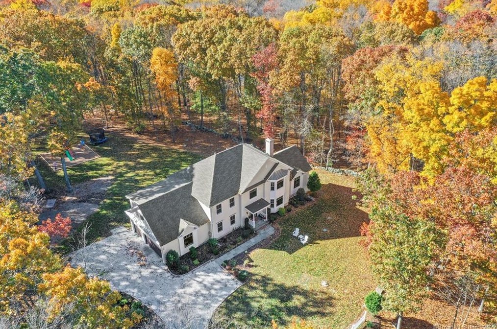 740 Gilbert Hwy, Fairfield, CT 06824-1645