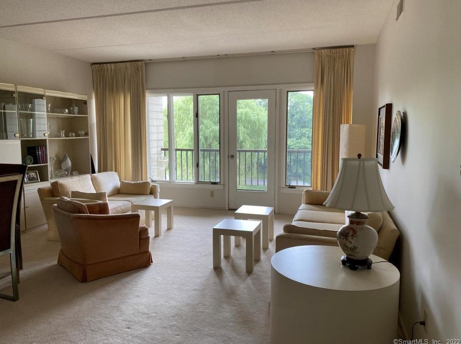 85 Viscount Dr #a44, Milford, CT 06460