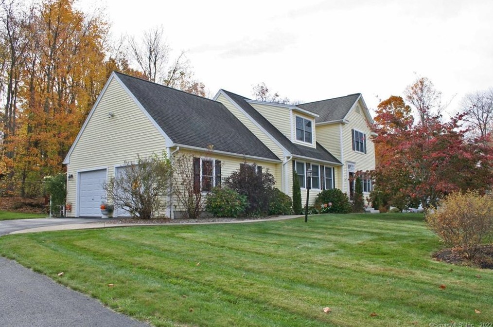 9 Viola Dr, East Hampton, CT 06424