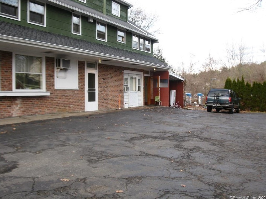 8 Burnham St #3b, Terryville, CT 06786