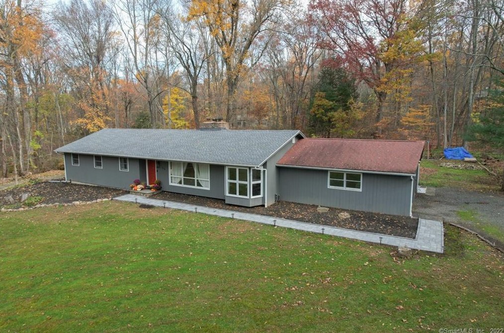 55 Heritage Dr, Woodbury, CT 06798
