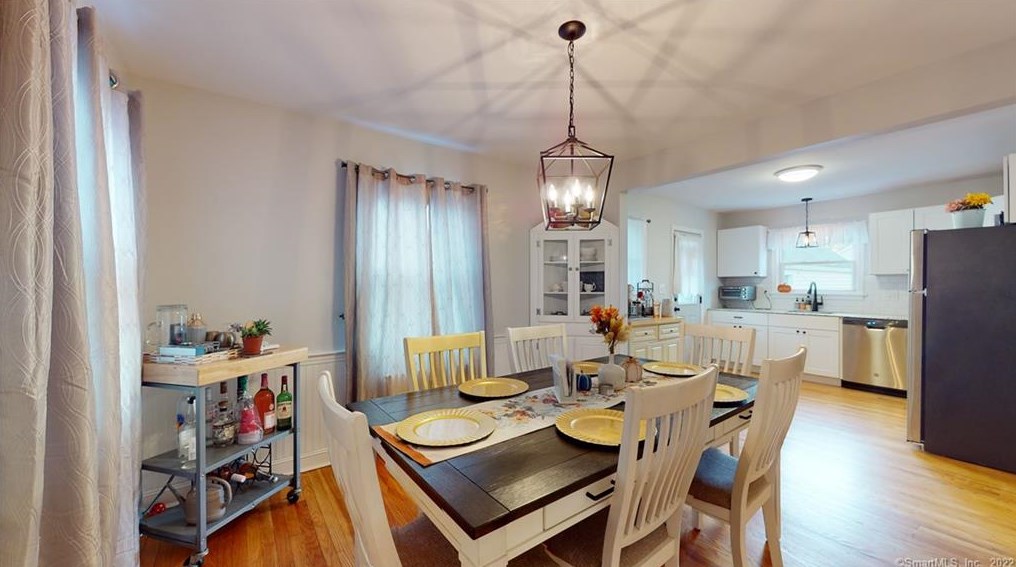 33 Linnmore Dr, Manchester, CT 06040