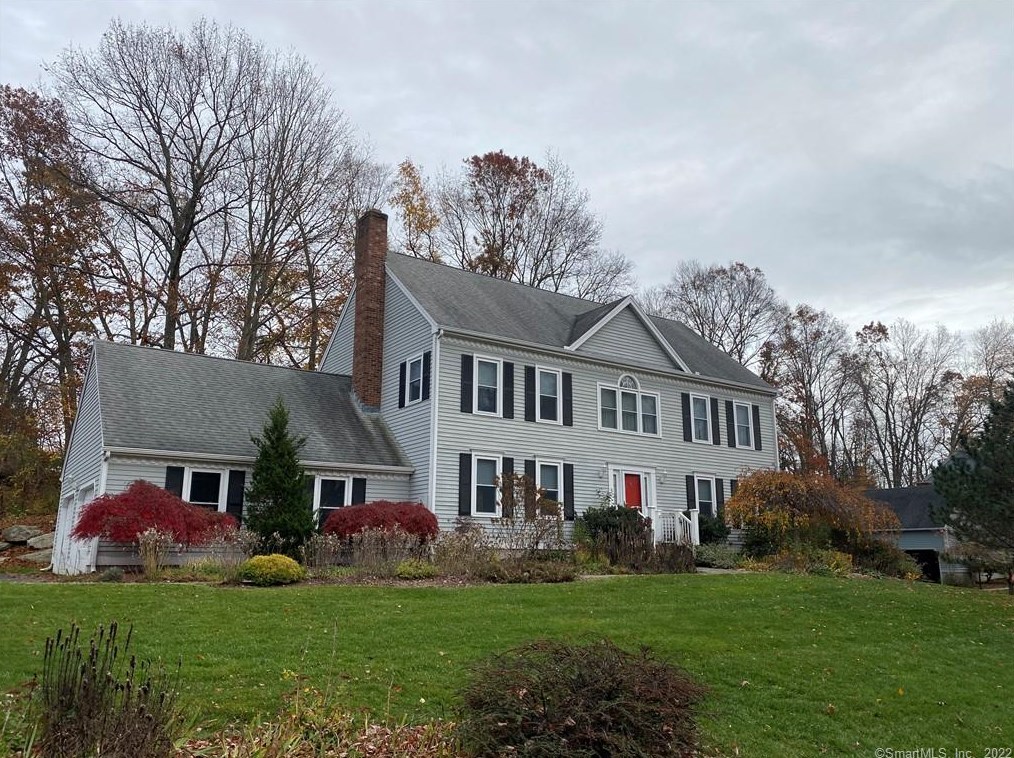 5 Lomartra Ln, Branford, CT 06405-6146