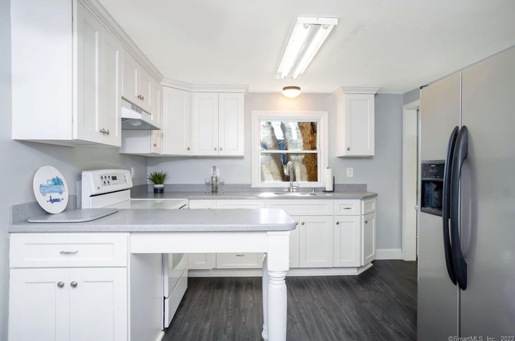 57 Vale Ave, Meriden CT 06451-2828 exterior