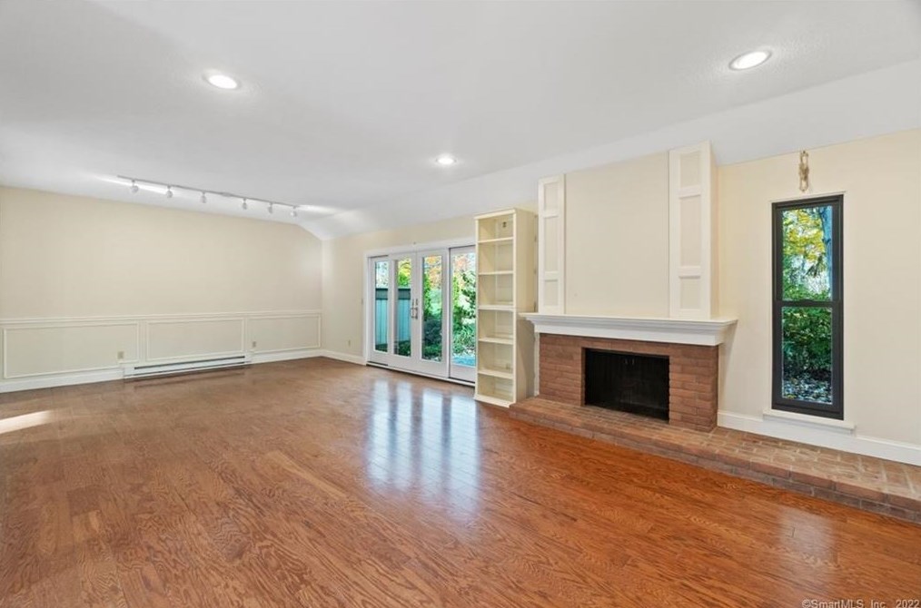 705-B Heritage Vlg, Southbury, CT 06488-1430