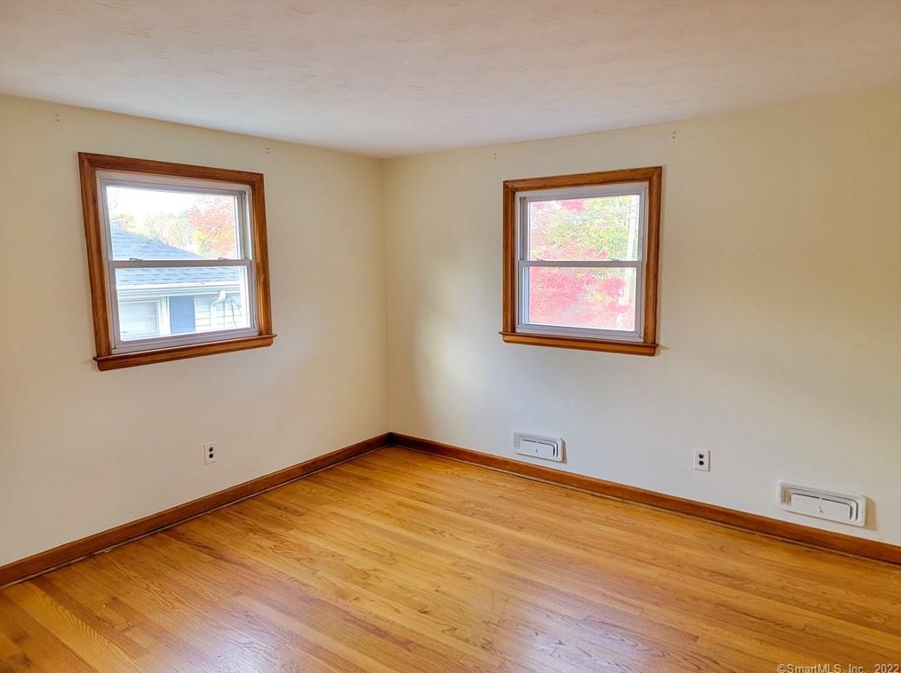 59 Crocker Ave, Hartford CT  06110-1002 exterior
