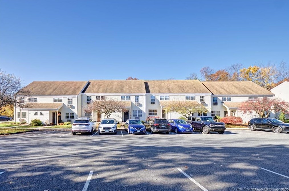 1231 Washington St #8, Middletown, CT 06457