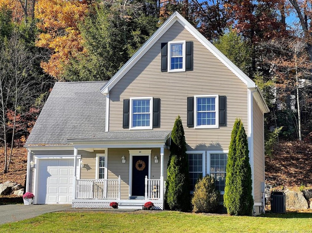 49 Village Ln, Collinsville, CT 06019