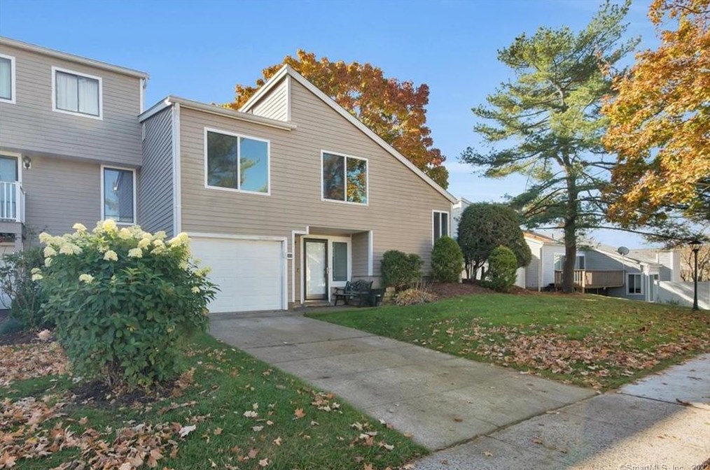 353 Walden Green Rd, Branford, CT 06405-5852