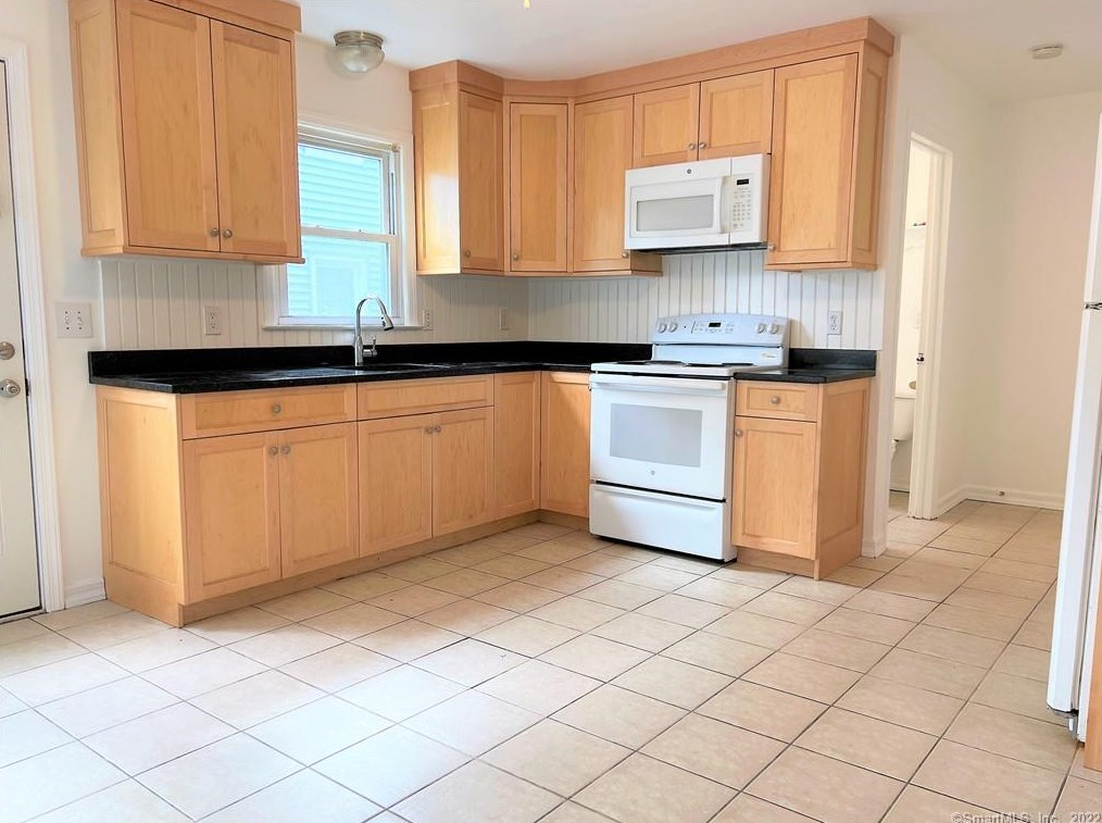 1 Deerfield St #1, Norwalk, CT 06854