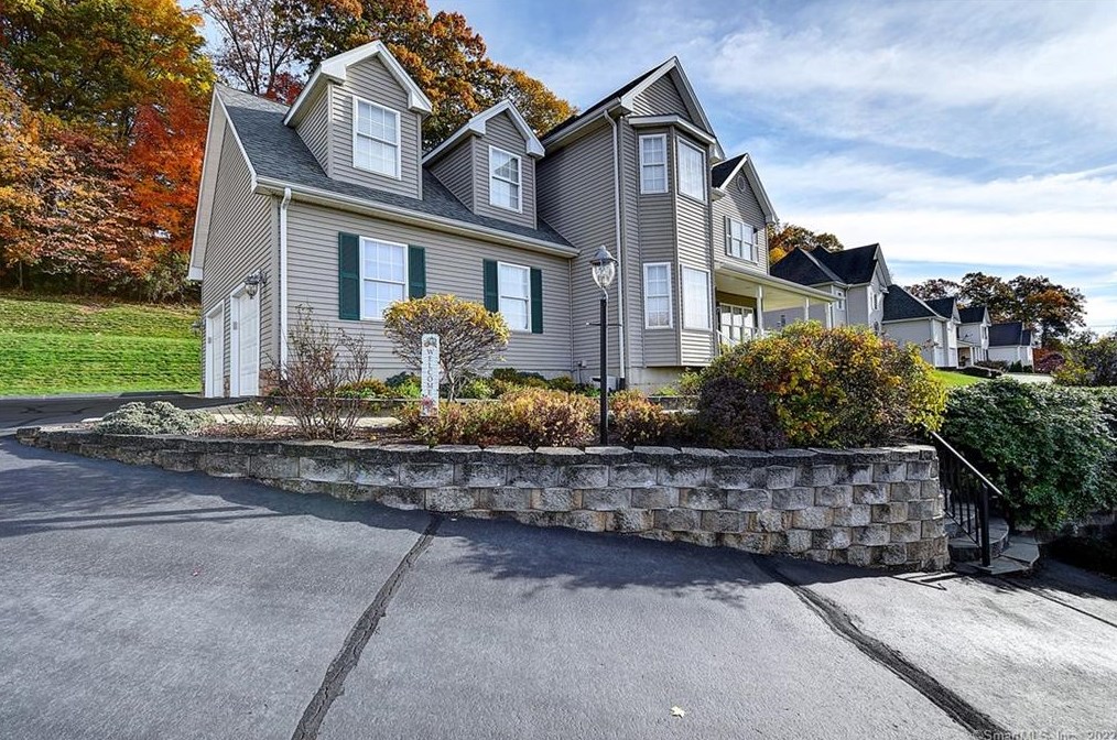 102 Cariati Blvd, Meriden, CT 06451