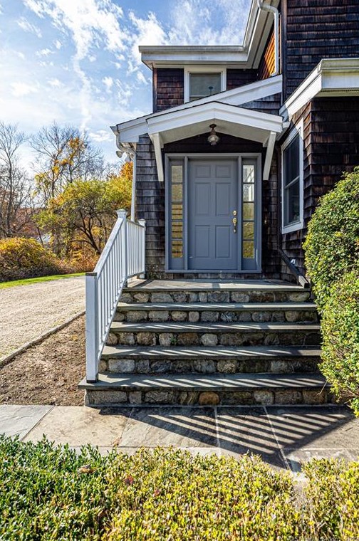 266 Newtown Tpke, Weston CT  06883-1320 exterior