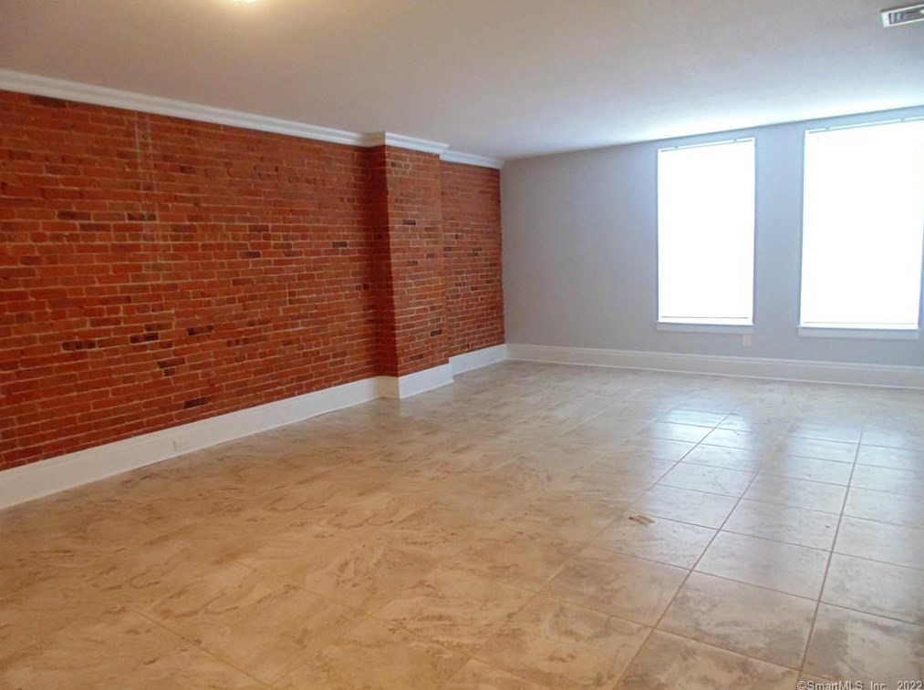 500 Howe Ave #305, Huntington, CT 06484