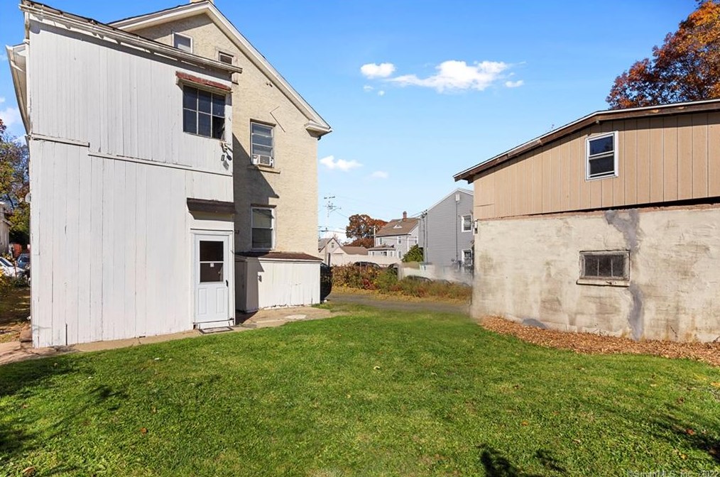 9 Hugo St, New Haven CT  06516-1309 exterior