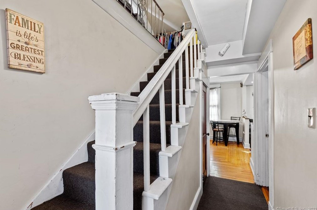 9 Hugo St, New Haven CT  06516-1309 exterior