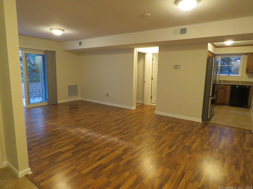1 Concorde Way #a6, Windsor Locks, CT 06096