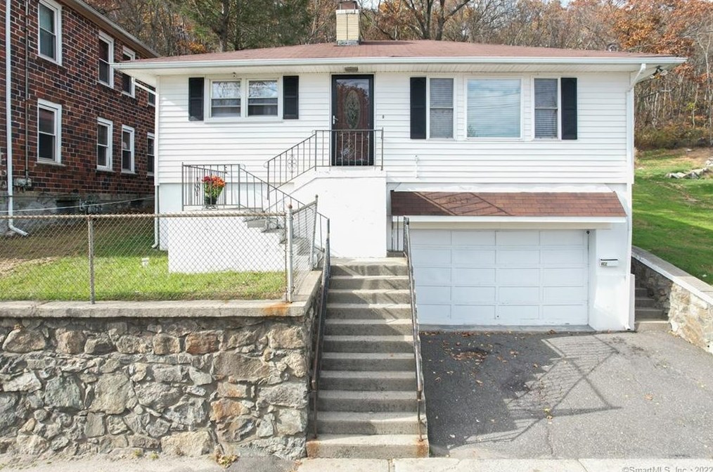 395 Wolcott St, Waterbury, CT 06705