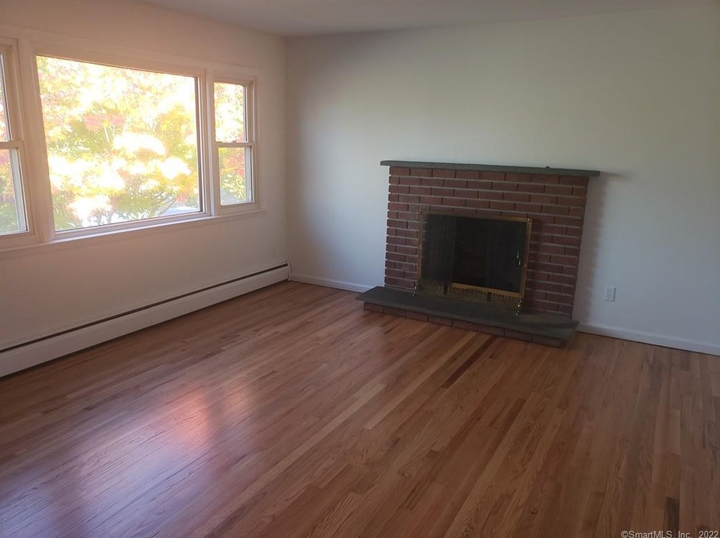 19 Briarwood Dr, Danbury, CT 06810
