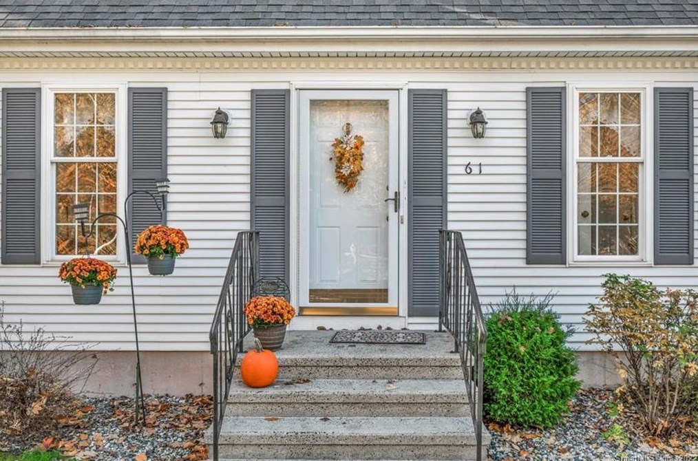 61 Orchard Hill Ln, Middletown, CT 06457