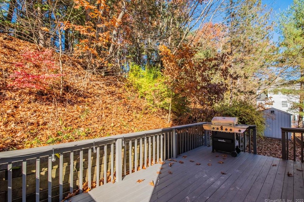 21 Oxford Ct, Simsbury CT  06070-2174 exterior