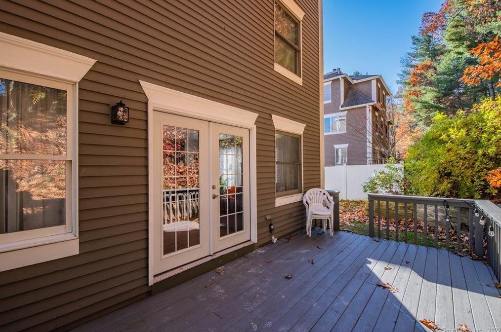 21 Oxford Ct, Simsbury CT  06070-2174 exterior